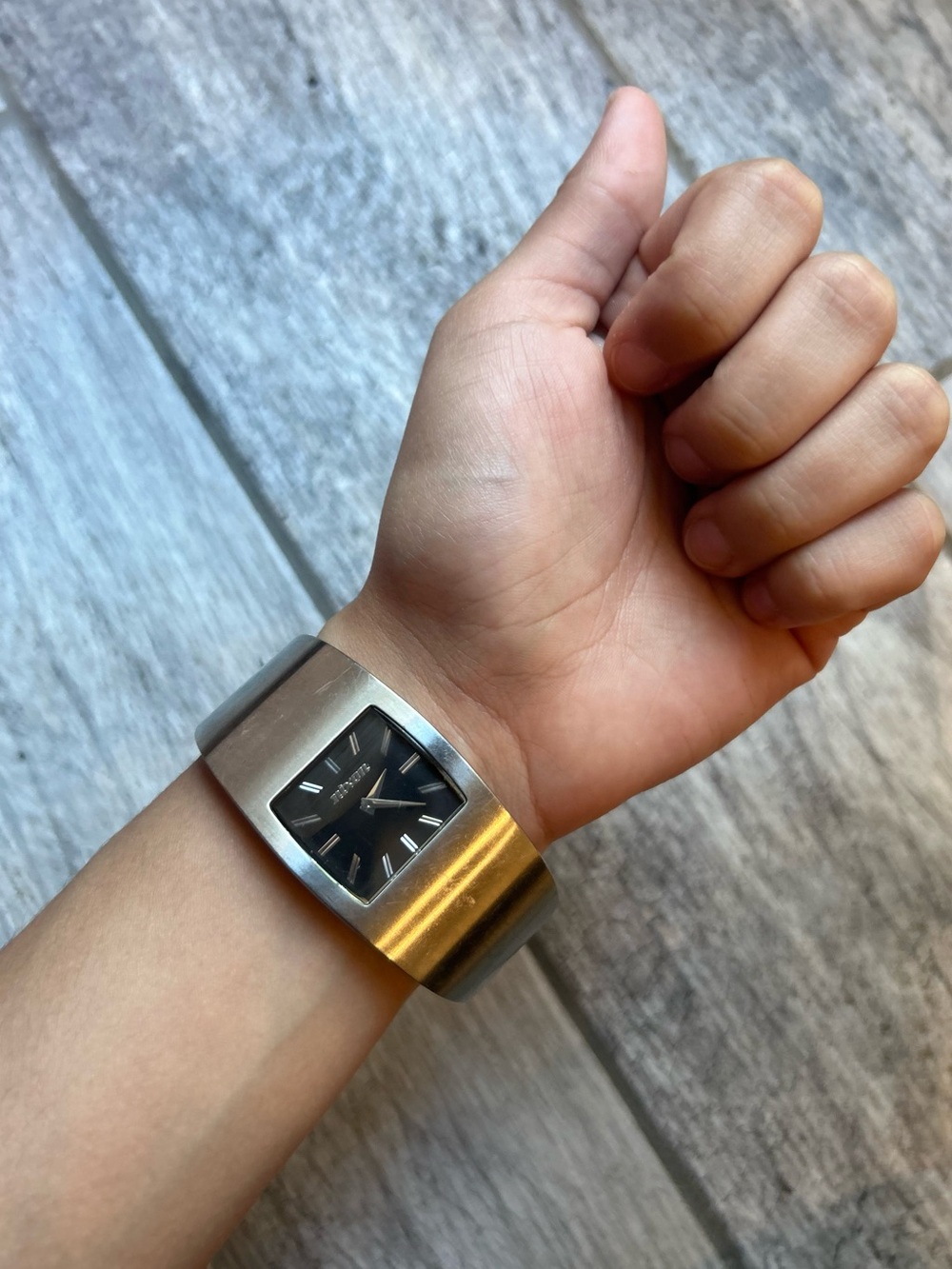 Vintage Nixon Fashion Slave Cleo Cuff, Silver with BRAND NEW BATTERY